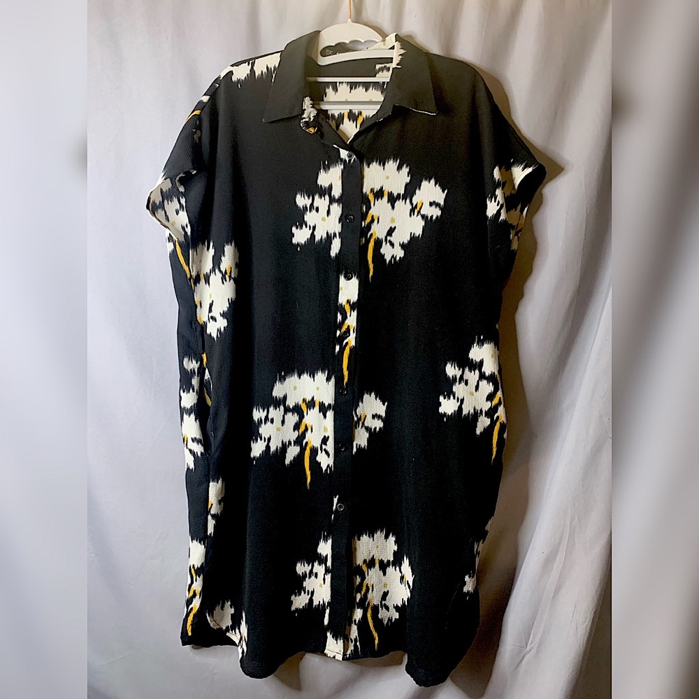 SHEIN Sleeveless Button Down Black White and Yellow Tunic